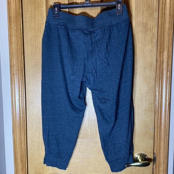 Under Armor capri heat gear loose fitting pants sweatpants size large gray​​​ - Picture 4 of 4